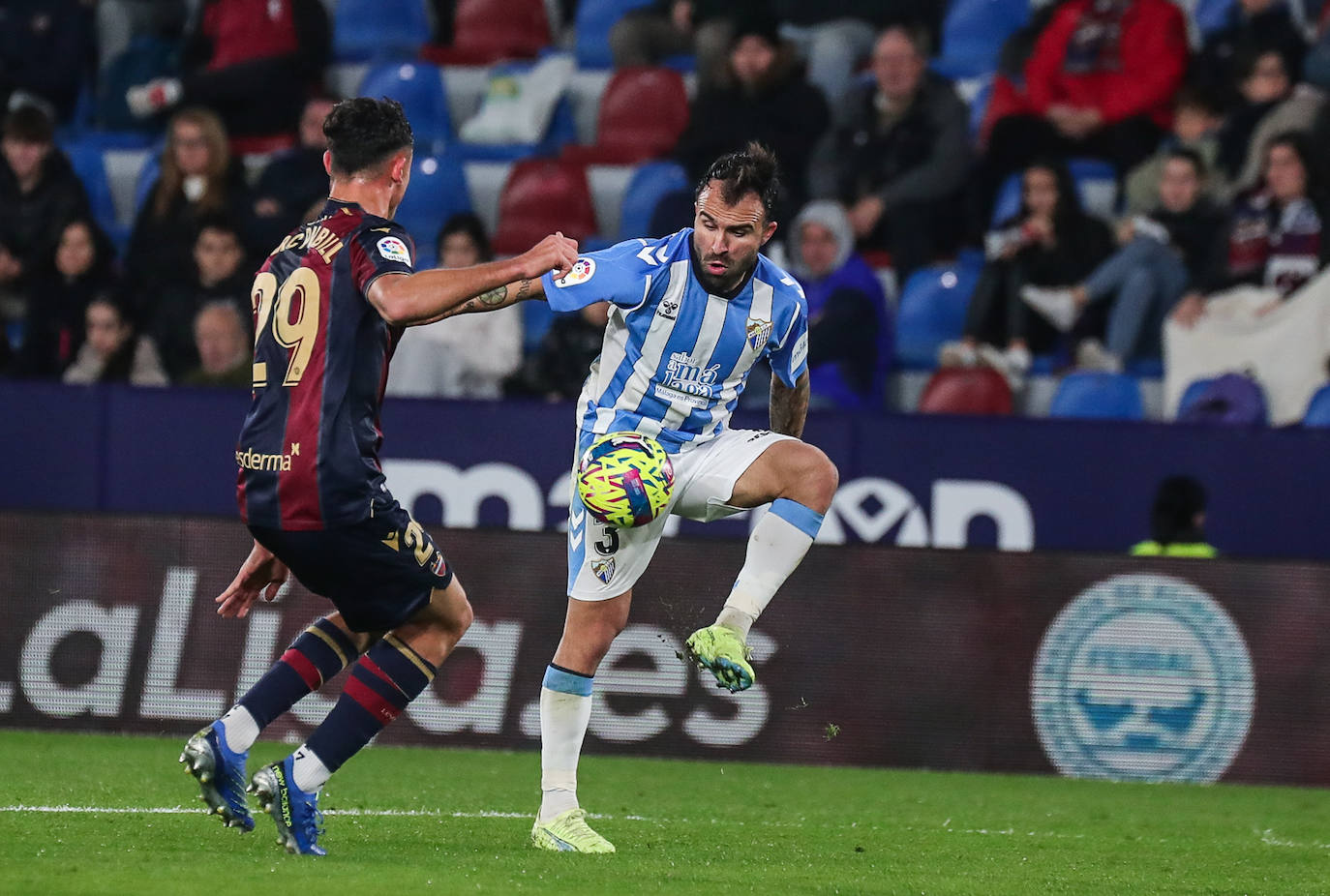 Derrota del Málaga en su visita al Levante. 