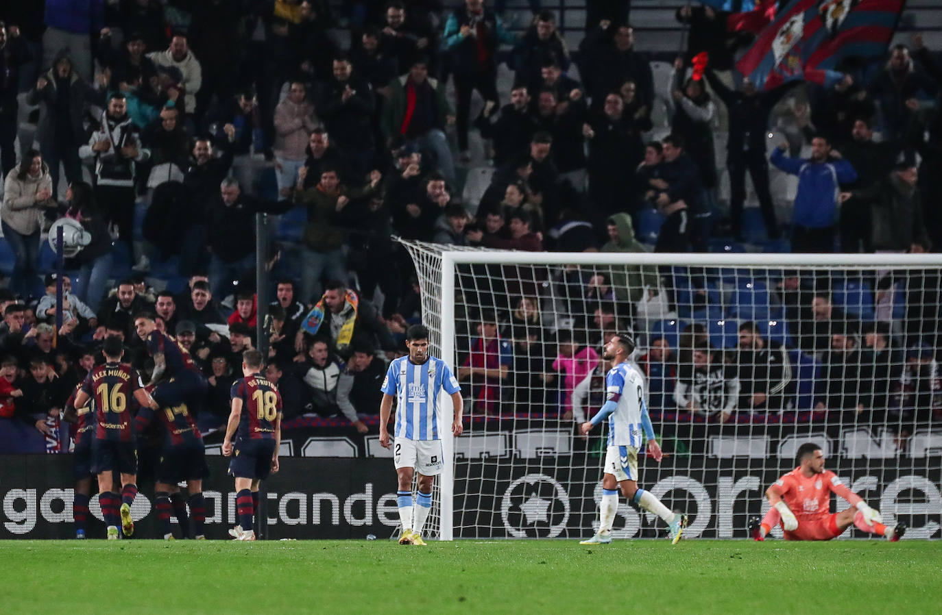 Derrota del Málaga en su visita al Levante. 