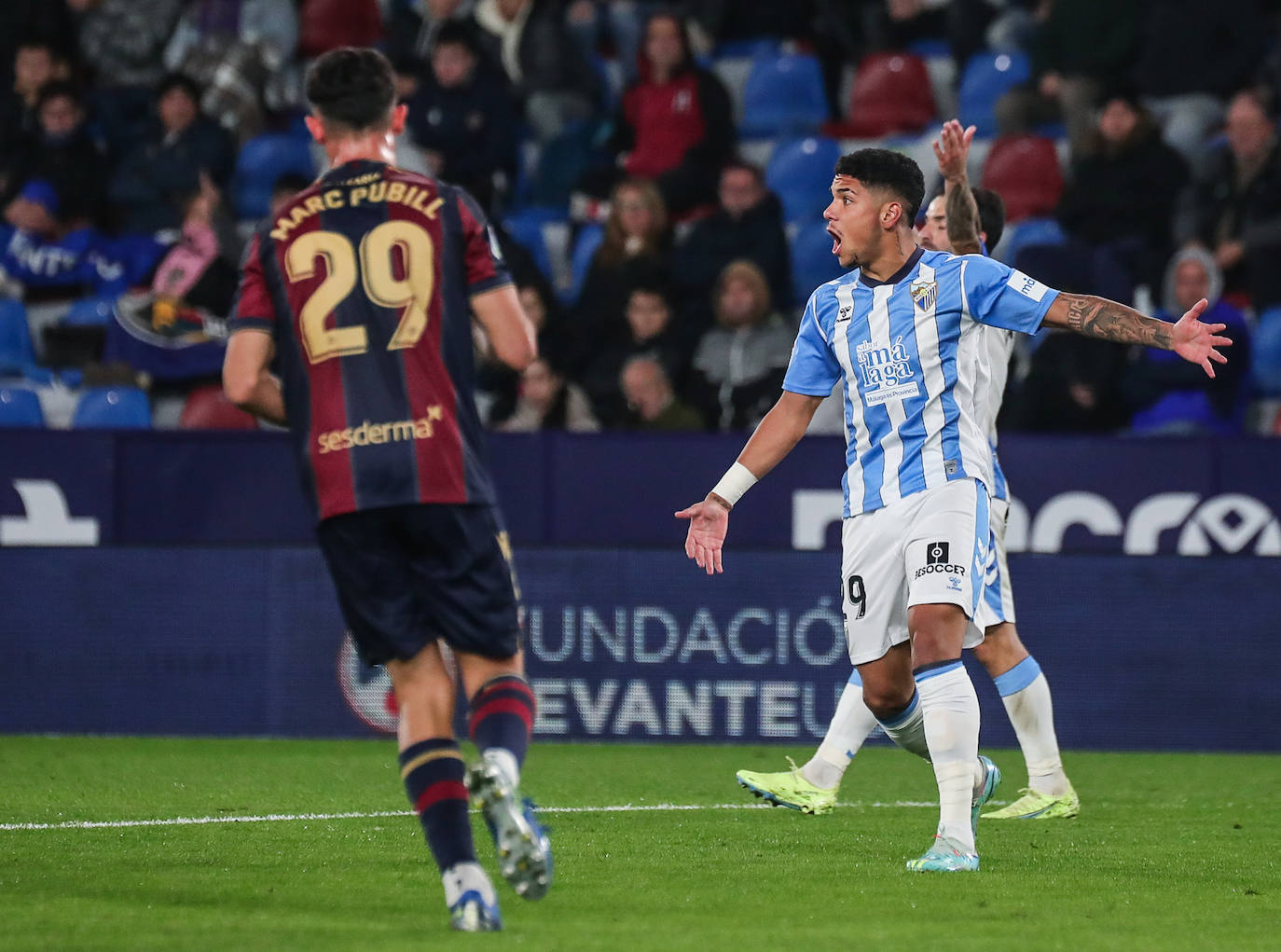 Derrota del Málaga en su visita al Levante. 