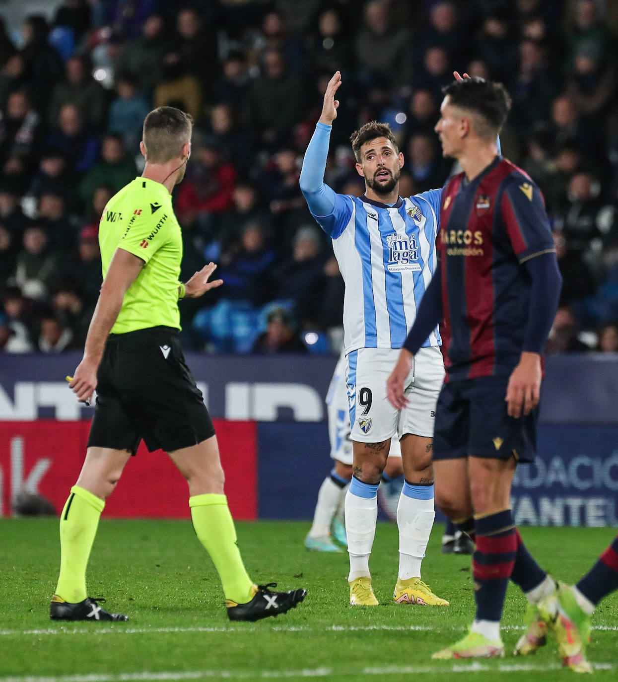 Derrota del Málaga en su visita al Levante. 