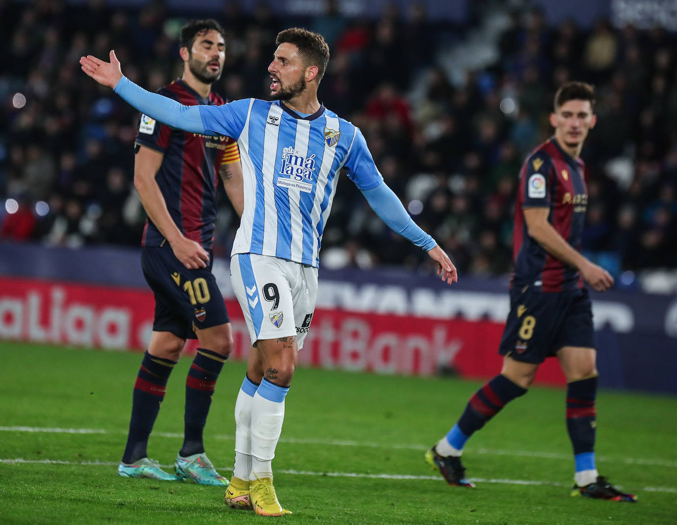 Derrota del Málaga en su visita al Levante. 