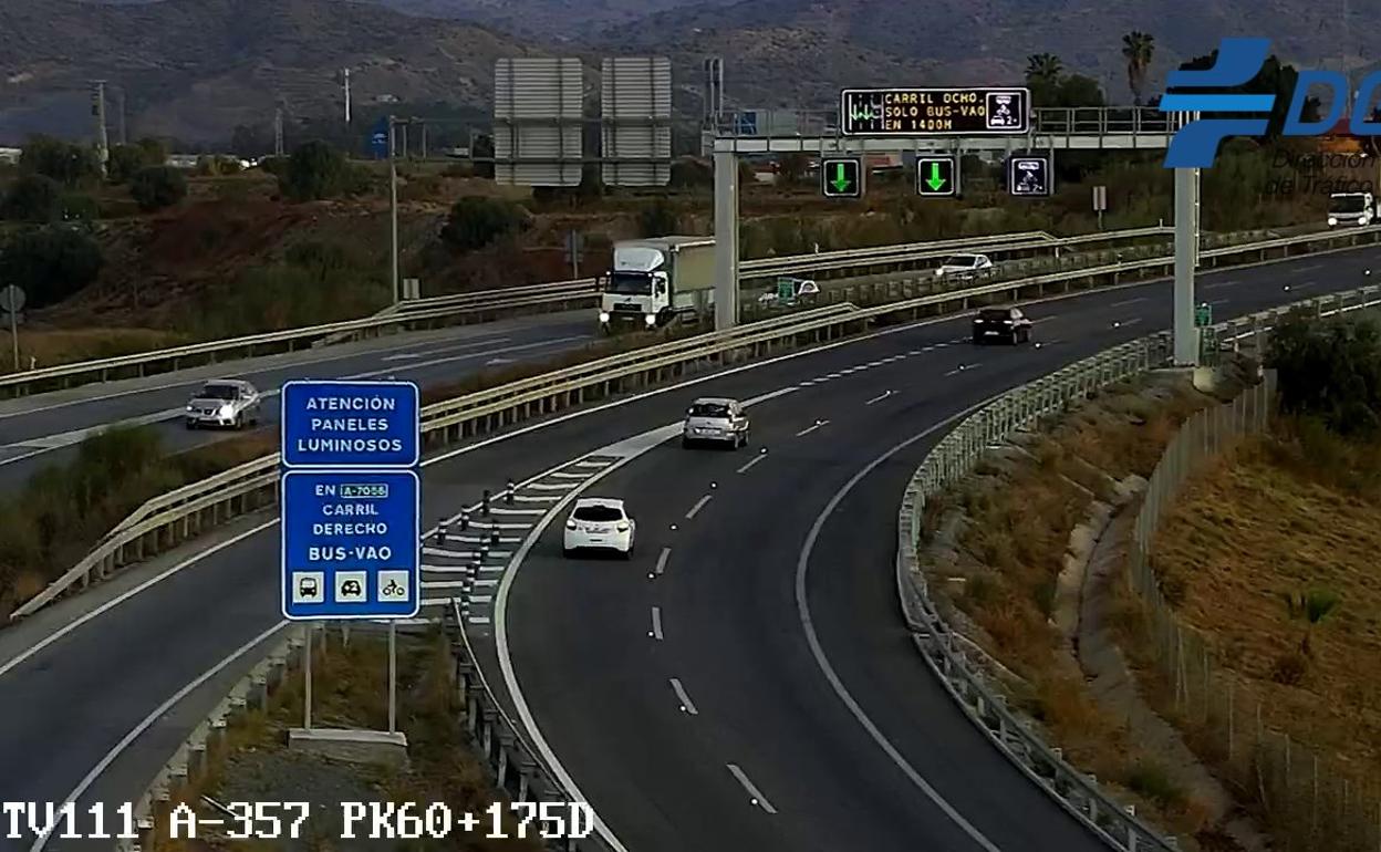 El nuevo carril Bus-VAO, controlado desde el Centro de Gestión de Tráfico de la DGT en Málaga. 