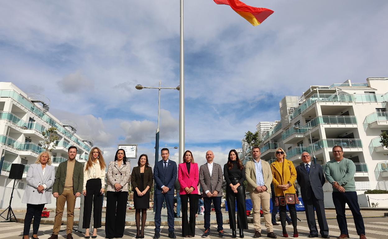 Autoridades locales, este martes en la nueva plaza en homenaje a las Fuerzas Armadas y de Seguridad en Torrox. 