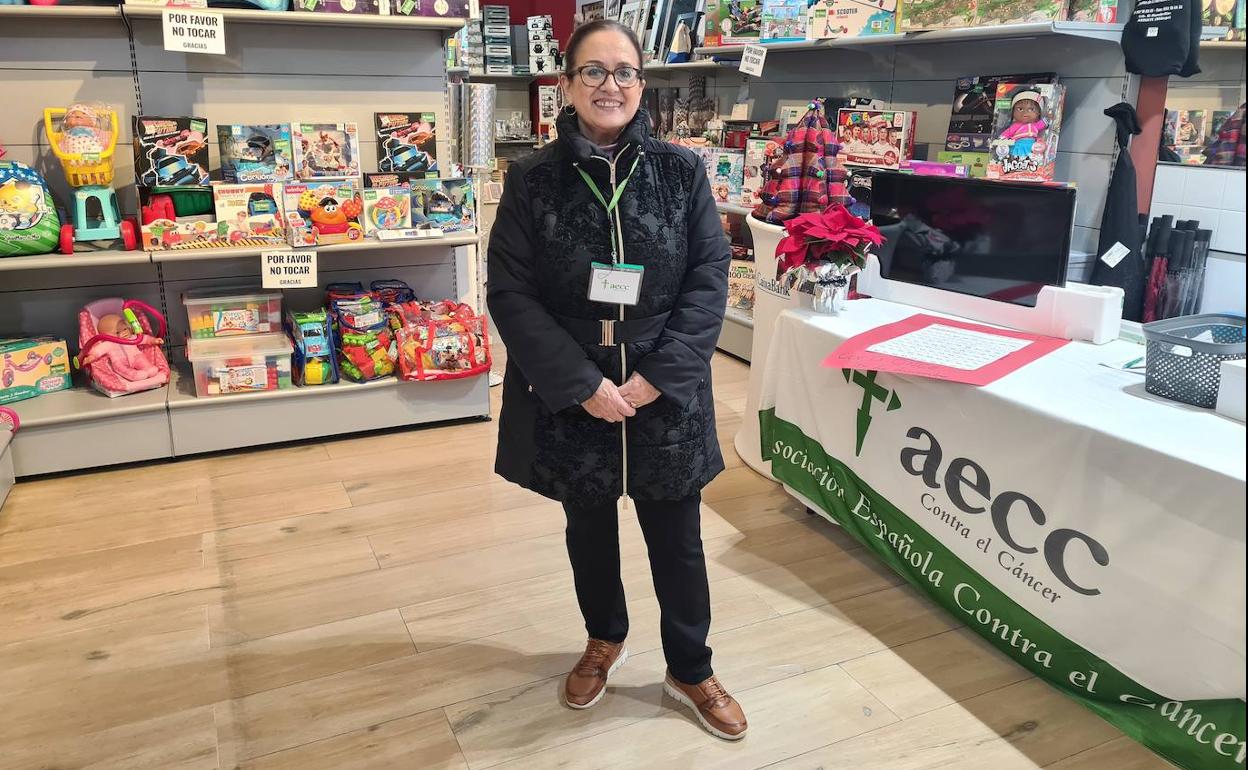 María Jesús Becerra, responsable de Comunicación y Voluntariado de la AECC en Ronda, en el local. 