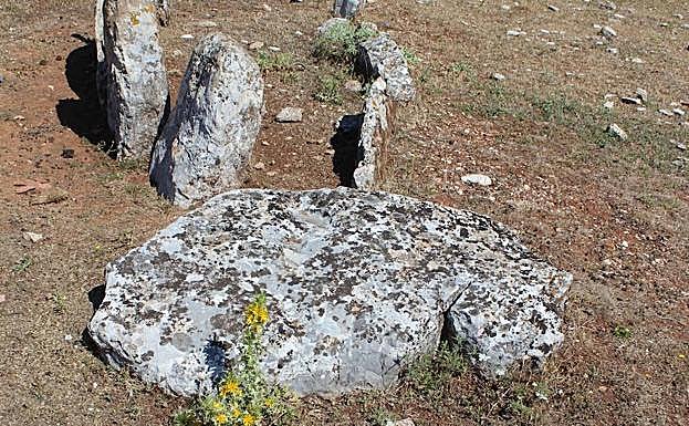Prehistoria. En esta zona se puede ver el dolmen de Encinas Borrachas, situado junto a la carretera. 