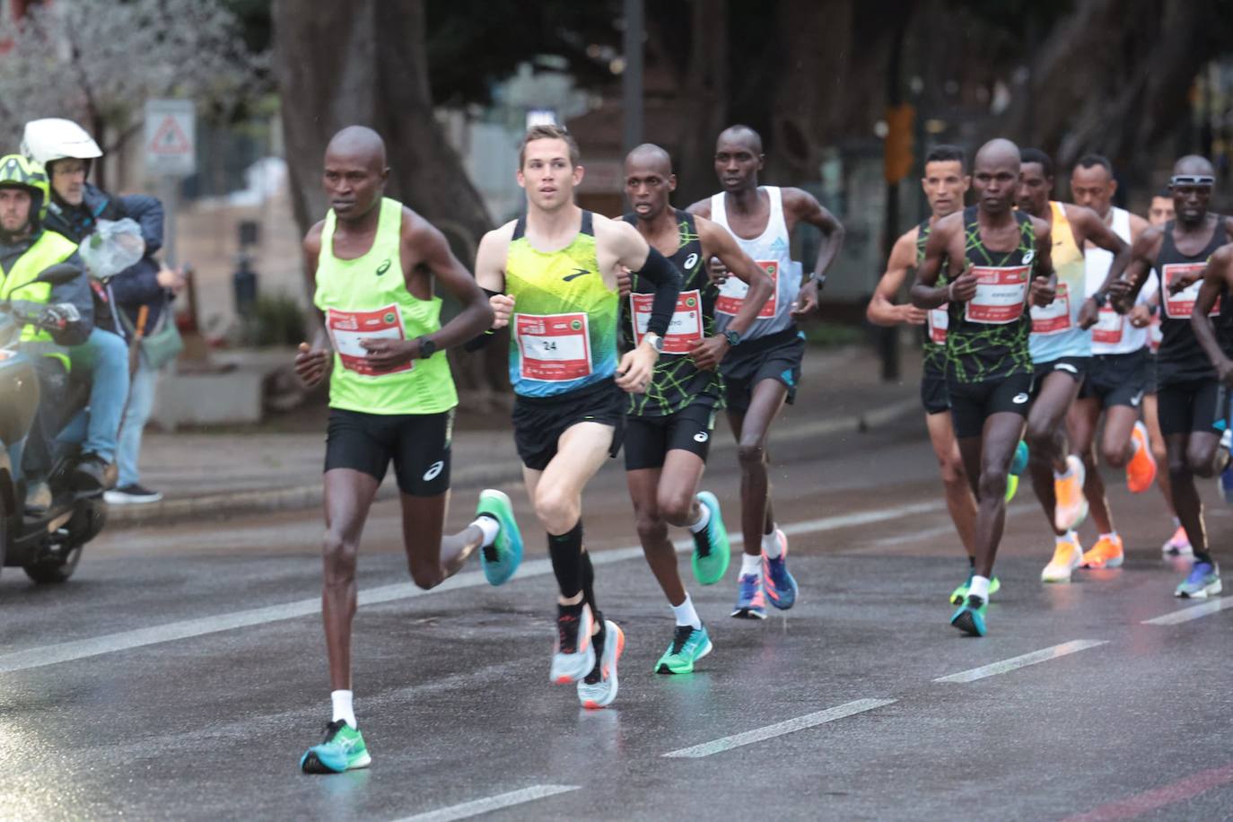 Barnaba Kipkoech gana la XII edición. Con un registro de 2h.08:19, se quedó a 39 segundos de la plusmarca de la prueba