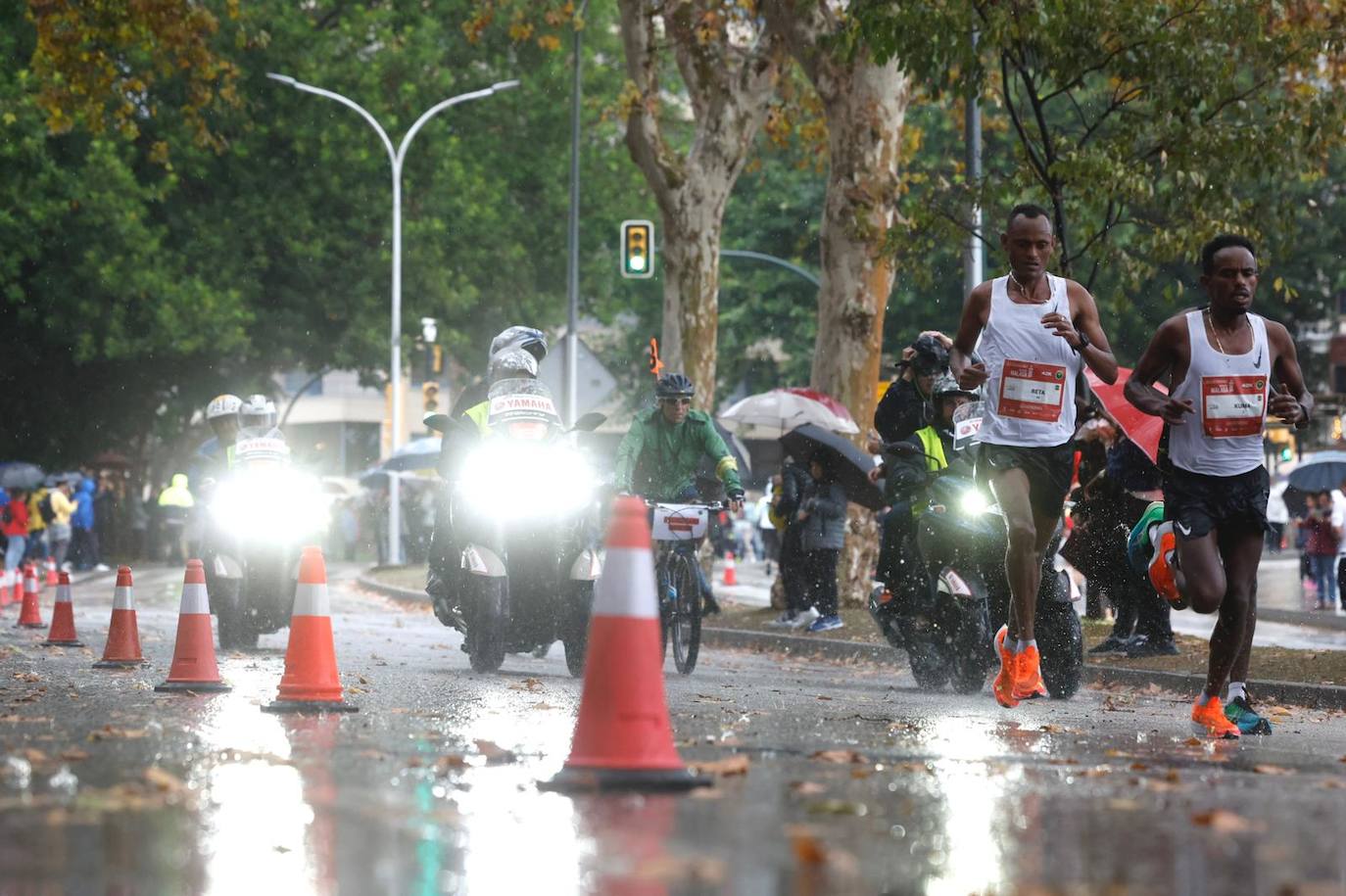 Barnaba Kipkoech gana la XII edición. Con un registro de 2h.08:19, se quedó a 39 segundos de la plusmarca de la prueba