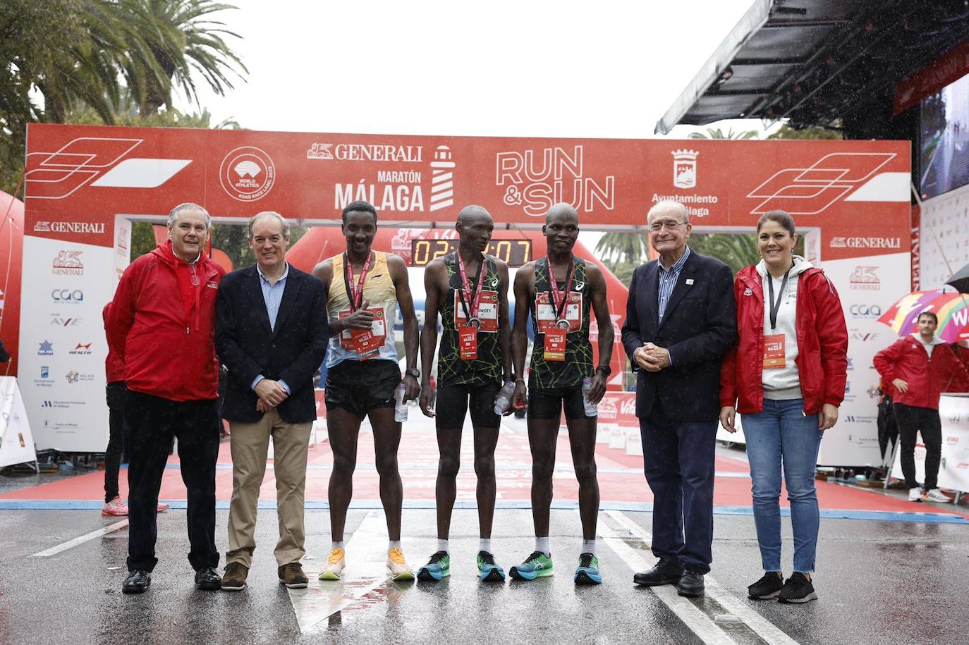 Barnaba Kipkoech gana la XII edición. Con un registro de 2h.08:19, se quedó a 39 segundos de la plusmarca de la prueba