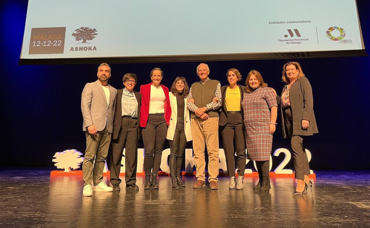 Francisco Polo, Irene Milleiro, Mariana Santos, Marta Pérez, Jesús Garzón, Laura Baena, Natacha Rivas y Esperanza González, ayer al terminar la gala. 