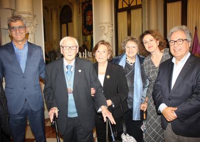 Imagen secundaria 1 - La Mirilla: Medalla de la Ciudad para Guillermo Jiménez Smerdou