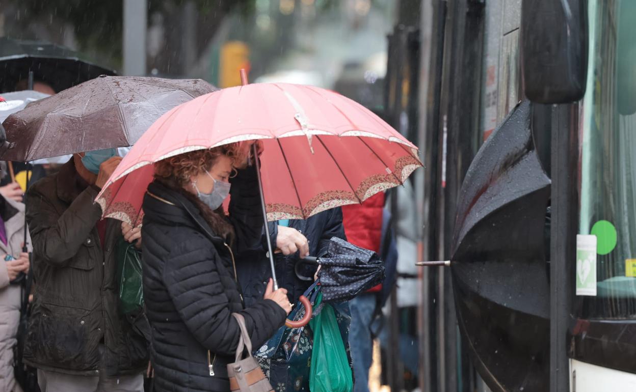 El tiempo Málaga: La borrasca 'Efraín' deja más de 90 litros en el interior de Málaga, y seguirá lloviendo