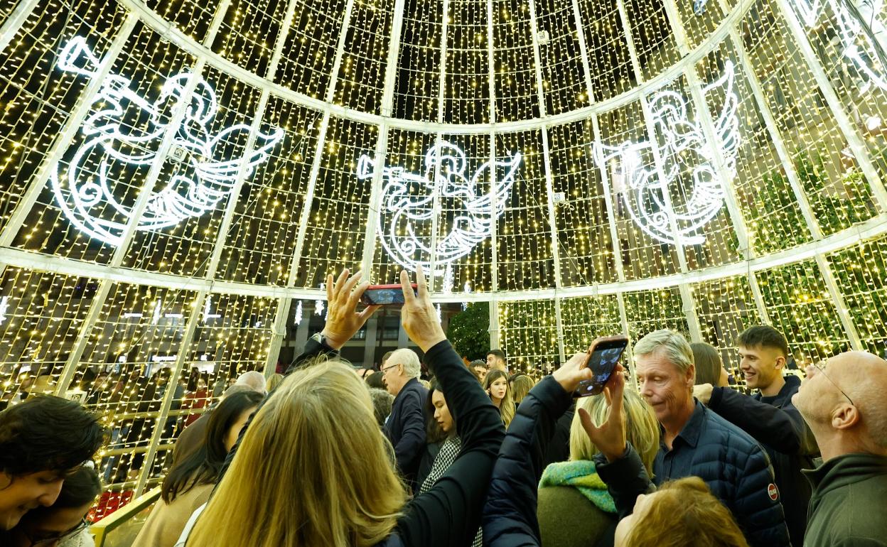 Navidad Málaga 2022: Prohibido bulos y grafitis: Así es el bando de Navidad del alcalde de Málaga
