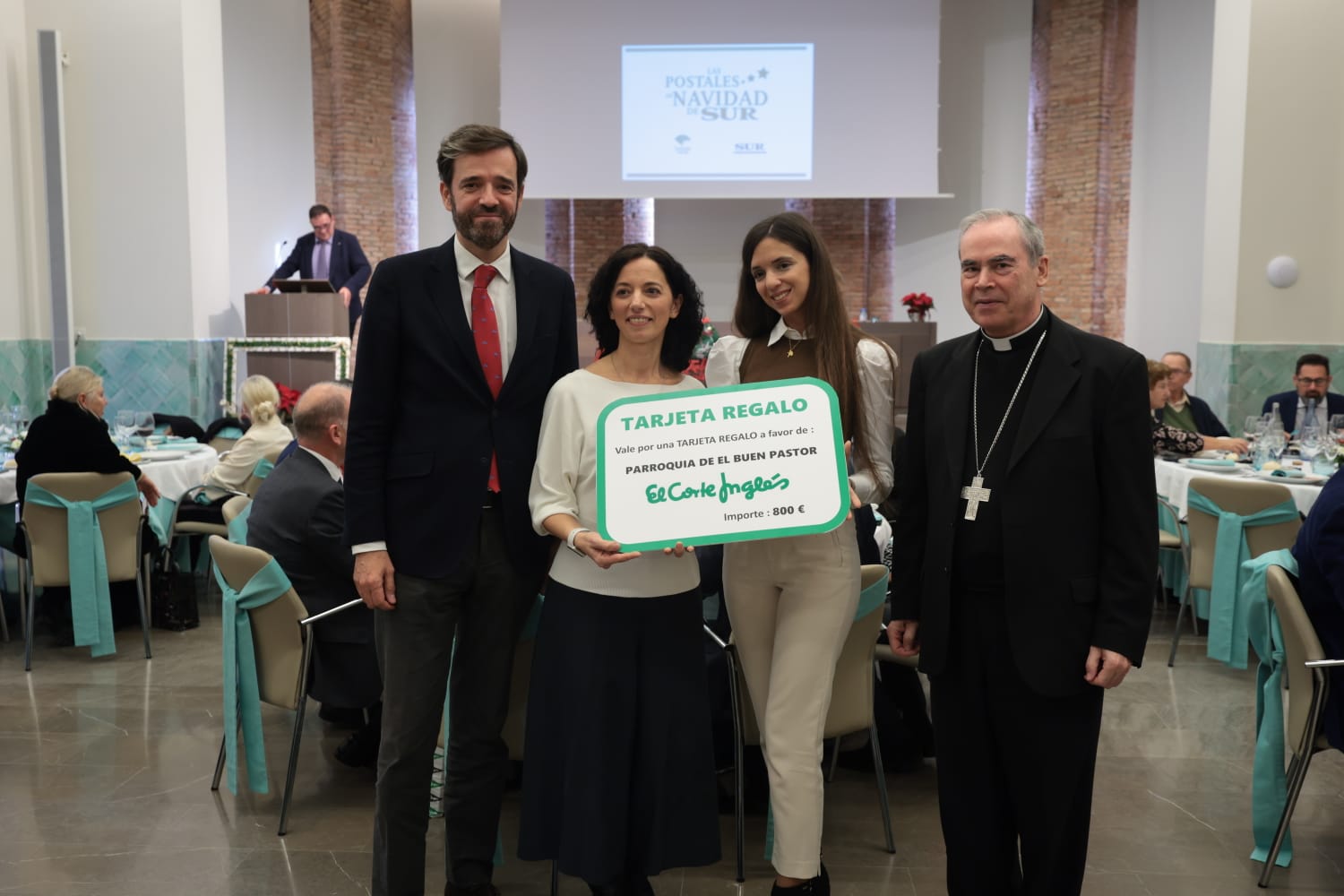 SUR y la Fundación Unicaja celebran su tradicional acto navideño de entrega de donativos a una docena de colectivos sociales