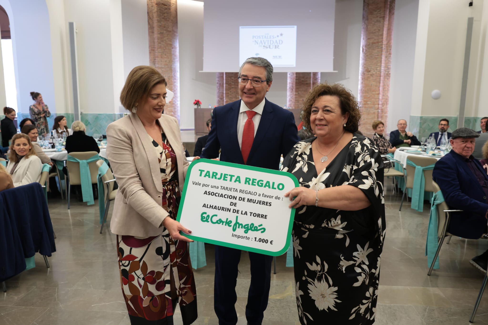 SUR y la Fundación Unicaja celebran su tradicional acto navideño de entrega de donativos a una docena de colectivos sociales