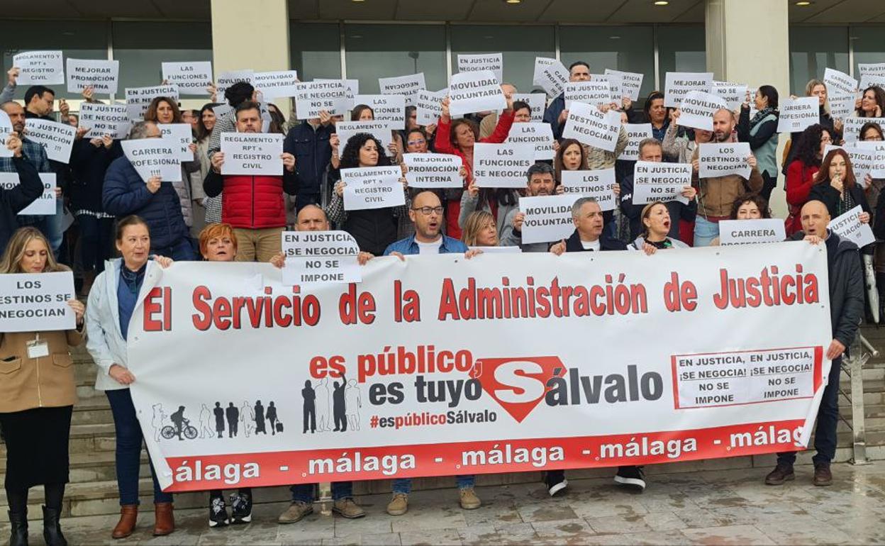Los funcionarios de Justicia de Málaga protestan por la falta de negociación de la Ley de Eficiencia Organizativa