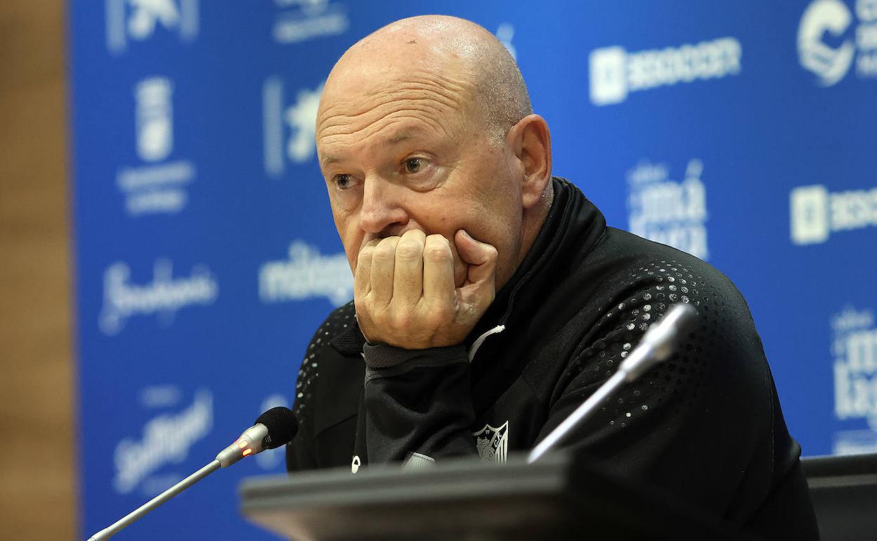 El entrenador del Málaga, Pepe Mel, en la sala de prensa de La Rosaleda este viernes.