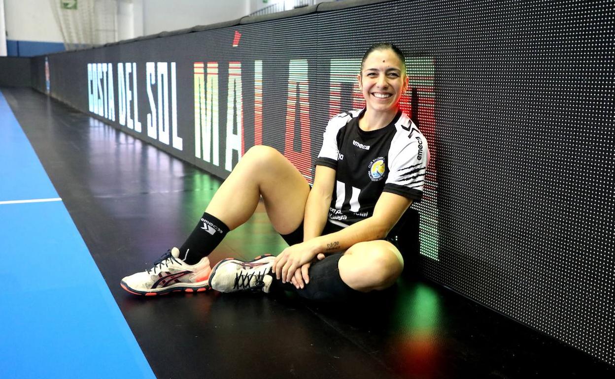 Doiro, autora del gol que dio la primera Supercopa al Costa del Sol (entonces Rincón Fertilidad) posa para SURen Ciudad Jardín.