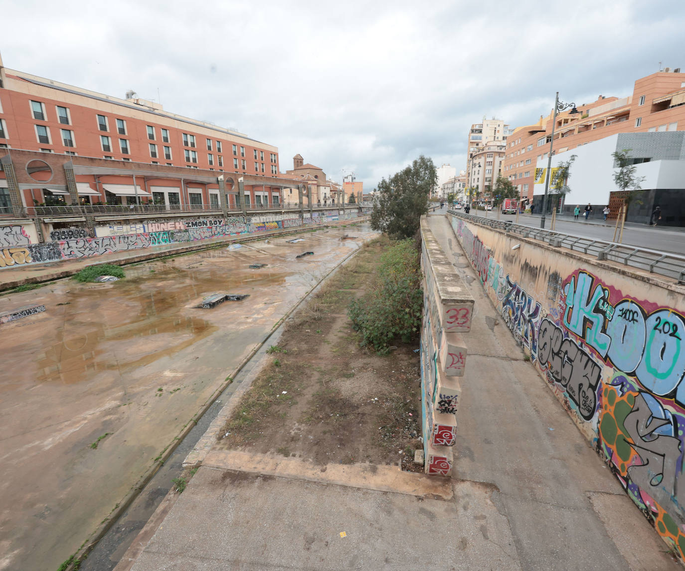 El cauce del río, a la altura del puente de la Esperanza