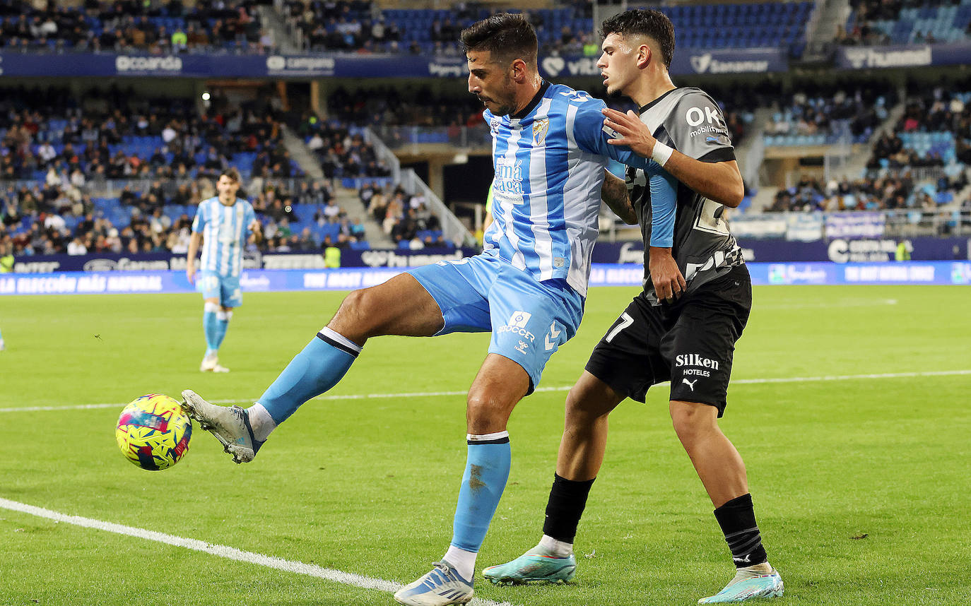 Victoria del Málaga en La Rosaleda con gol de Chavarría