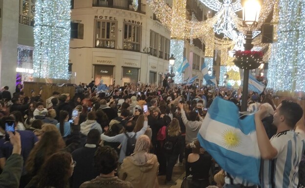 Aficionados de Argentina en la calle Larios. 