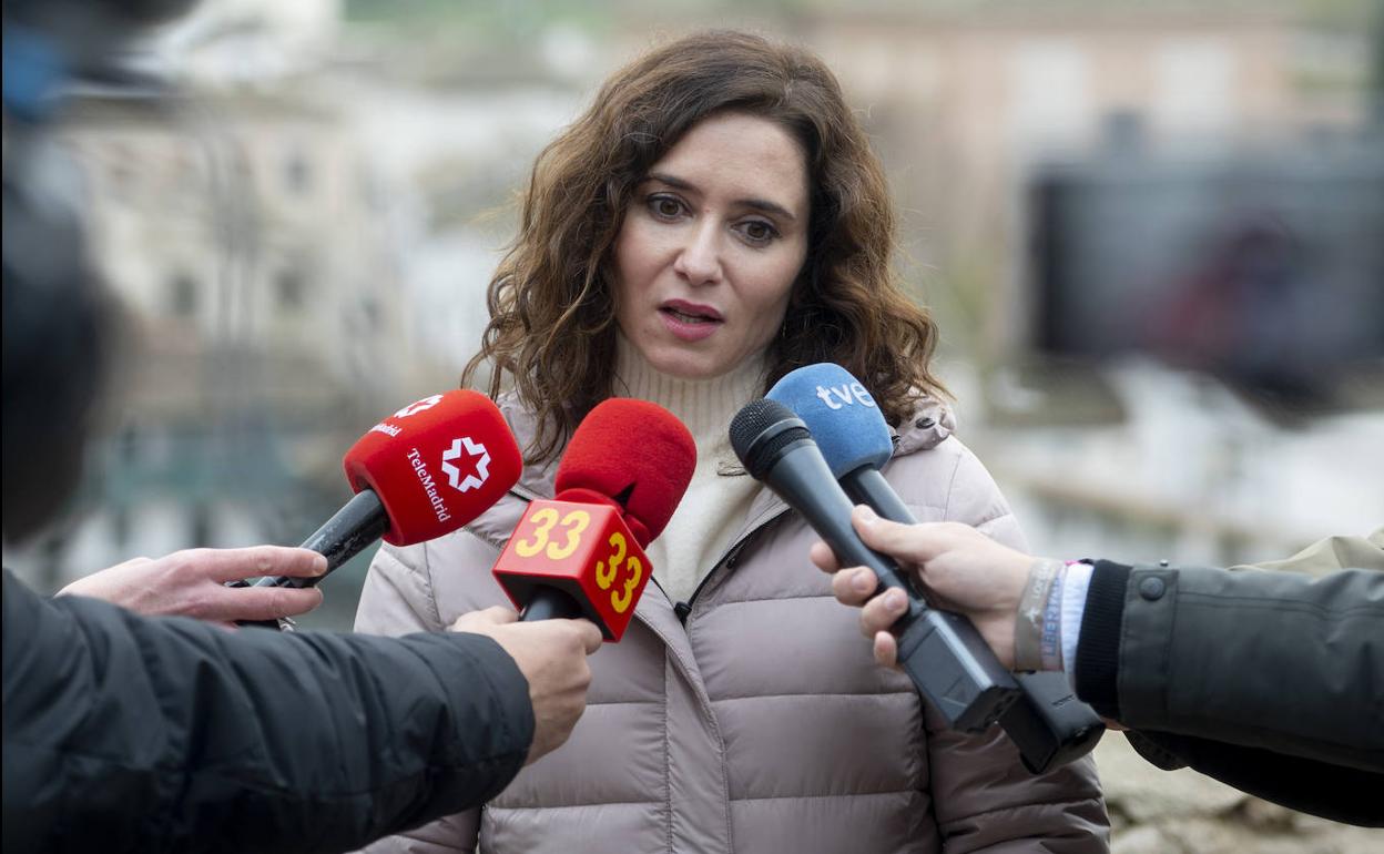 La presidenta de la Comunidad de Madrid, Isabel Díaz Ayuso, atendiendo a los medios esta semana.