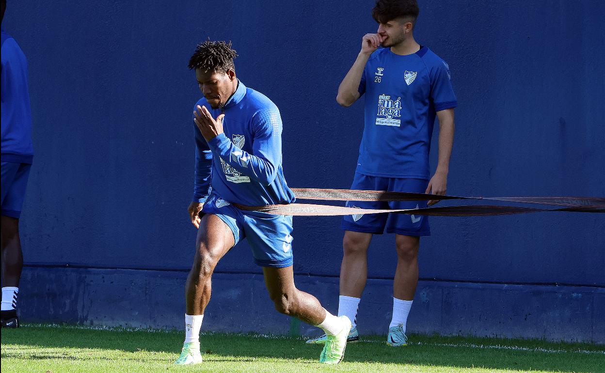 El jugador del Málaga, Lumor, en el entrenamiento del pasado lunes en el Anexo de La Rosaleda.