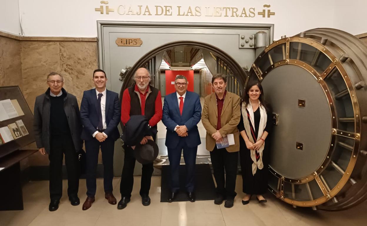 Autoridades de la Fundación María Zambrano y del Instituto Cervantes, en una reunión en Madrid. 