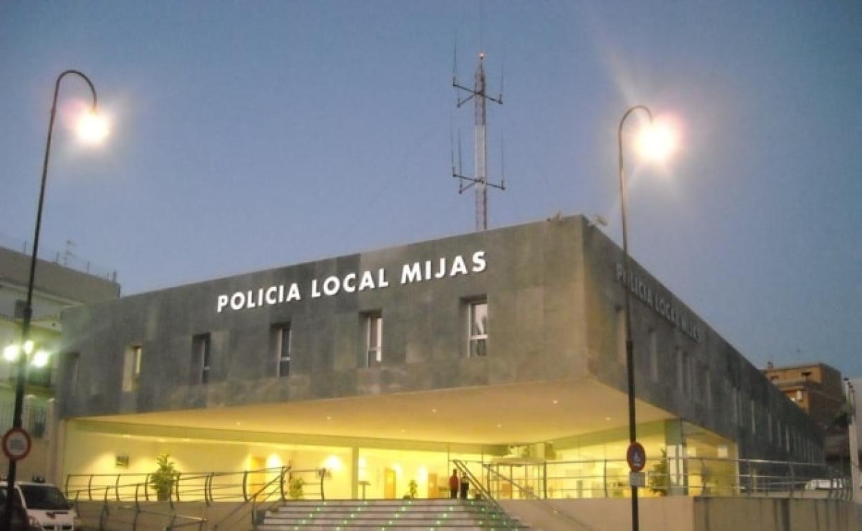 Rescatan a un octogenario que llevaba horas semiinconsciente en casa tras sufrir una caída en Mijas