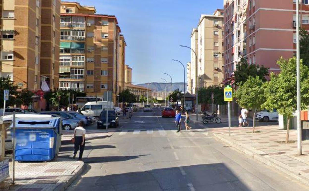 Sucesos Málaga: Un policía reduce de un disparo a un indigente que lo atacó con un cuchillo en el barrio de La Unión