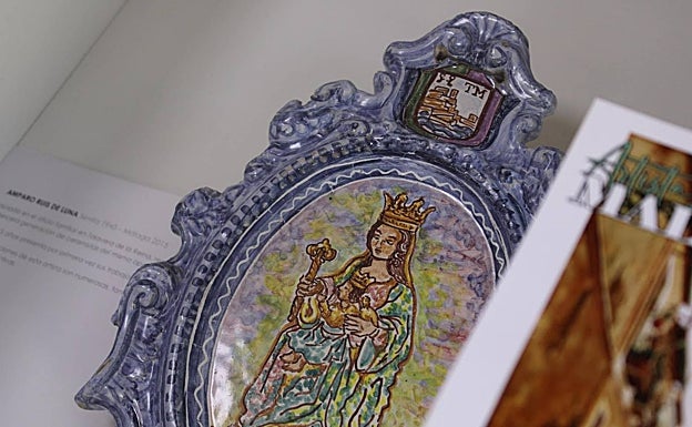 Cerámica de Amparo Ruiz de Luna, una de las obras donadas y expuestas en Moclinejo. 