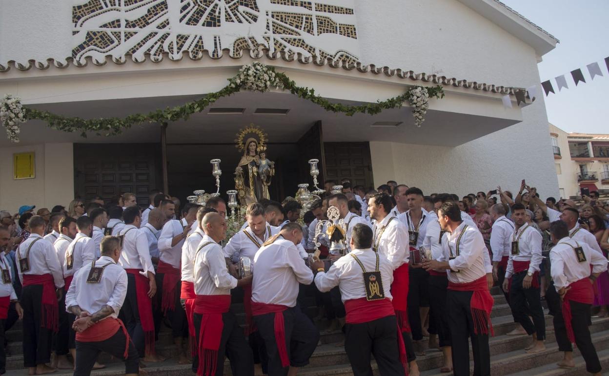 Salida procesional de la patrona de los pescadores de la iglesia de San Andrés de Torre del Mar. 