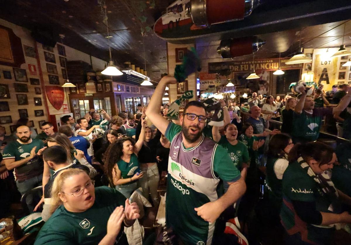 Ambientazo en el &#039;MiniCarpena&#039; para ver la final de la Copa