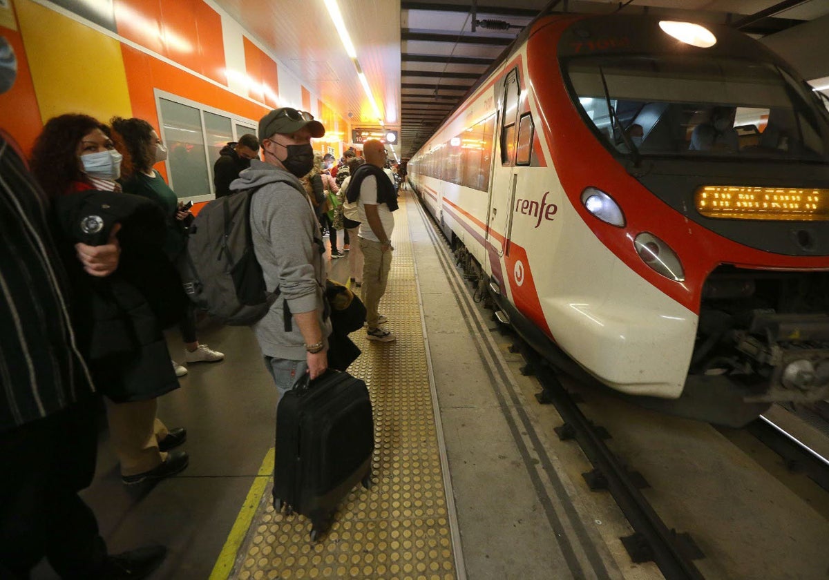 Junta y Renfe ultiman un billete único para buses, metro y Cercanías de toda el área metropolitana de Málaga