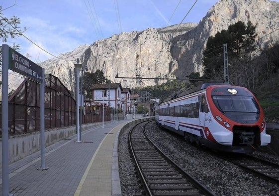 El tren del Caminito del Rey ya está en pruebas en la zona del Chorro.