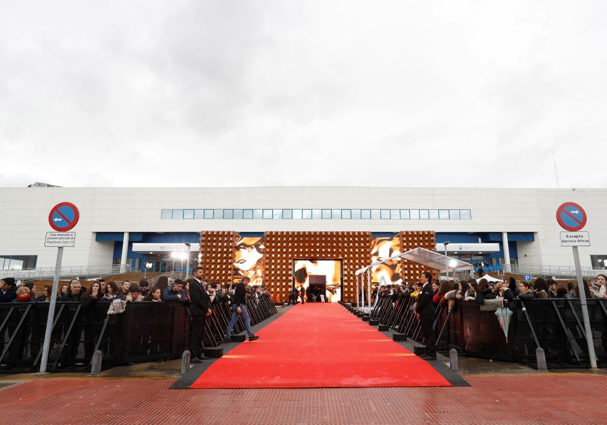 Transformación de la fachada del Carpena para la gala de los Goya.