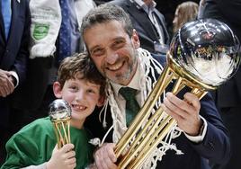 Así fue recibido Ibon Navarro en el vestuario del Unicaja tras ganar la Copa del Rey.