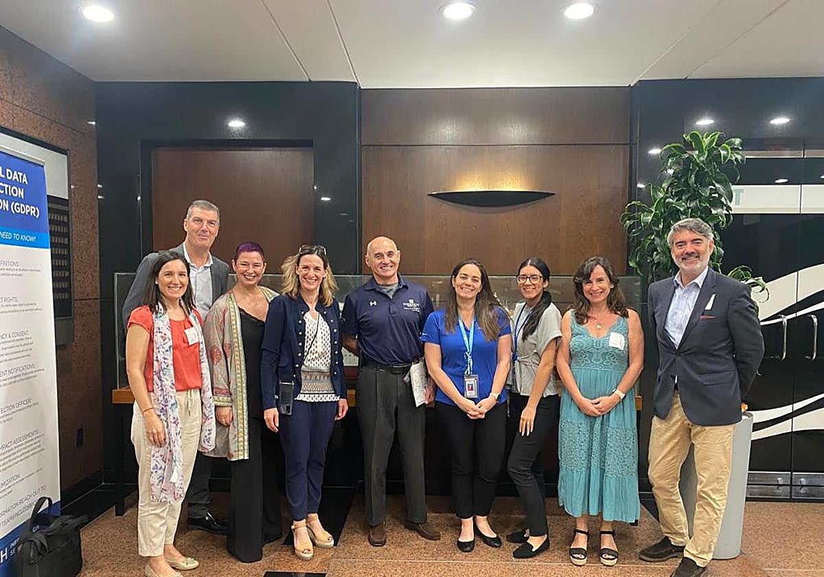 Foto de familia tras la reunión de la delegación malagueña con NCL-Regent.