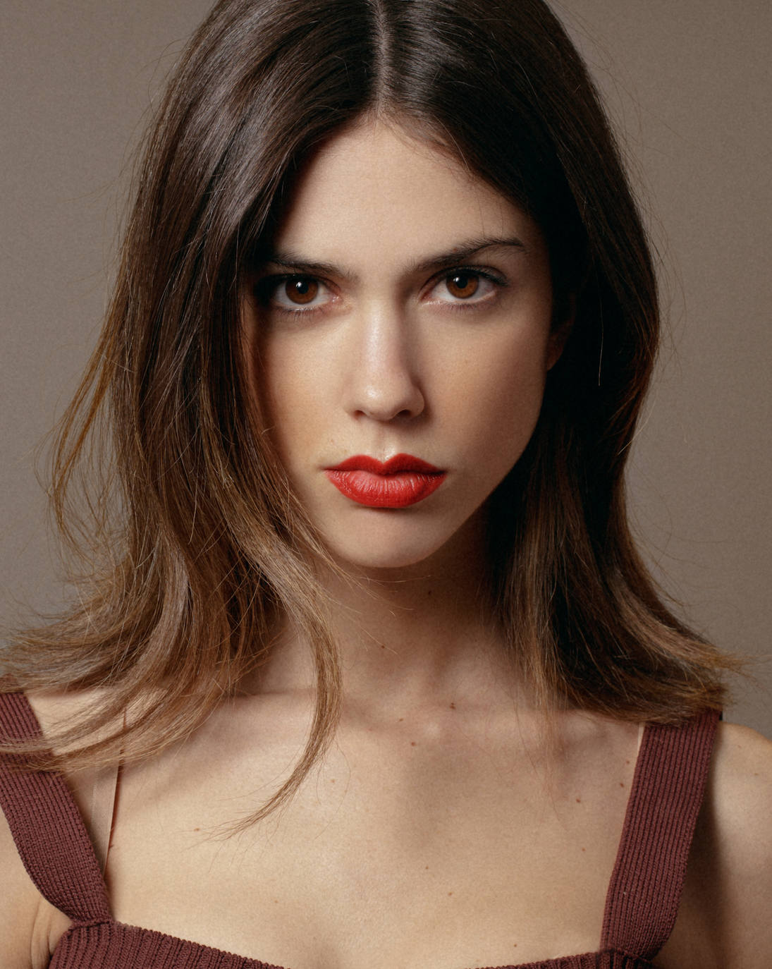 Con solo 16 años fue seleccionada por el concurso Elite Model Look España, con quienes firmó su primer gran contrato. A día de hoy a sus 23 años compagina sus estudios de Arquitectura en la UMA con sus viajes a Paris, destino al que va cada dos semanas y donde ha protagonizado campañas destacadas para firmas como NafNaf o Maje. También ha trabajado en Milán para Moncer y ha desfilado para 'De la Cierva Nicolás' o Juana Martín, entre otras.