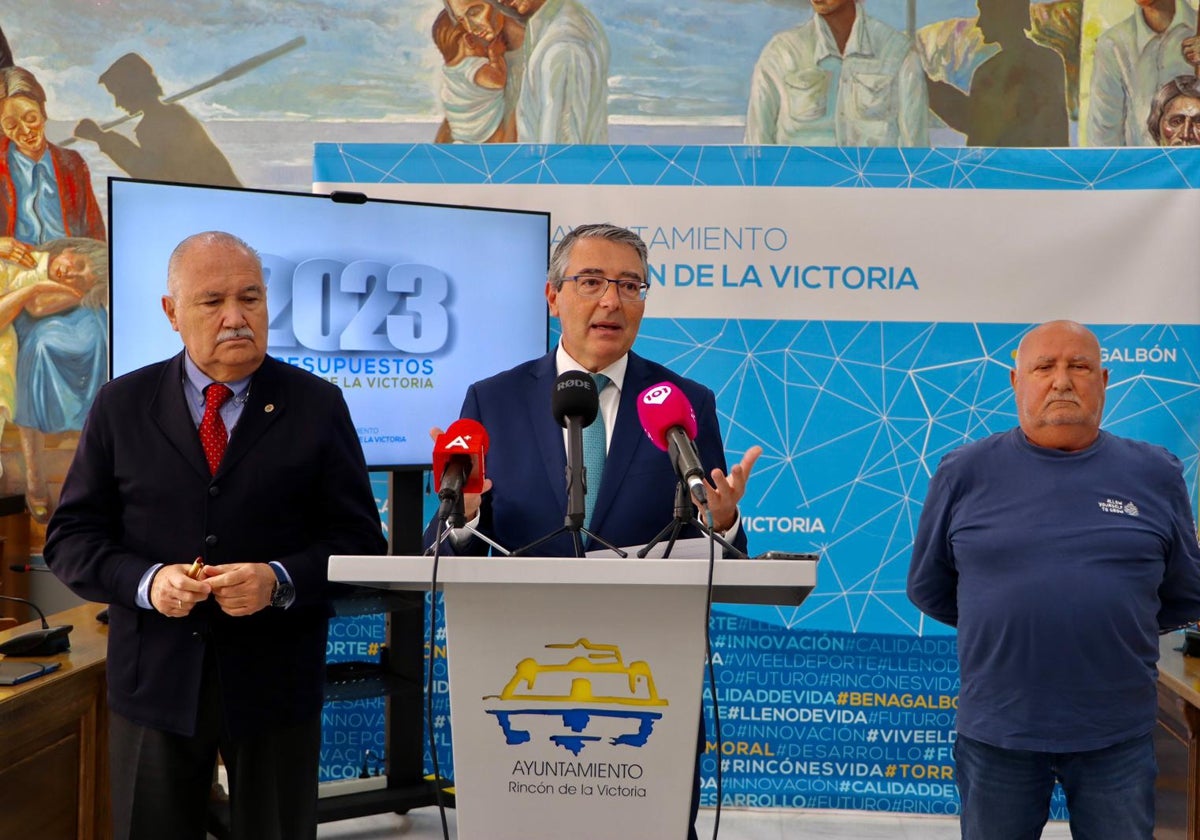 Antonio Fernández, Francisco Salado y José María Gómez, en la presentación de las cuentas para 2023.