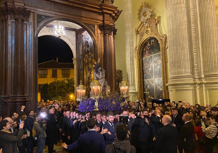 La imagen, a su entrada en la Catedral.