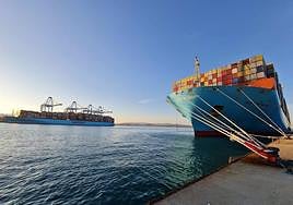 Barcos cargados de contenedores en el puerto de Algeciras, principal puerta de salida de las exportaciones andaluzas.
