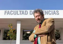 Enrique Salvo es profesor de Biología Vegetal en la Facultad de Ciencias de la UMA.