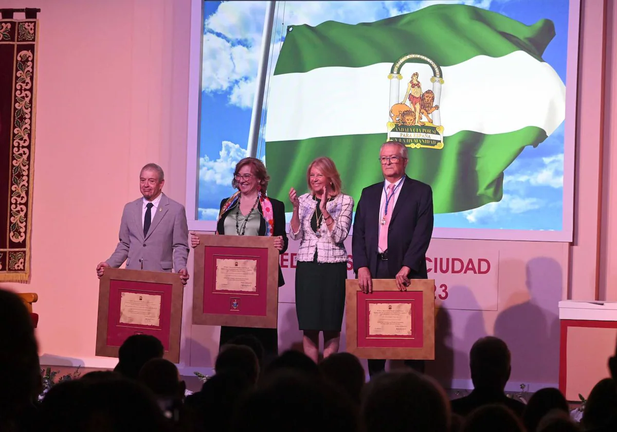 La Hermandad del Rocío, la asociación CADI y el empresario Cristóbal Parra han sido reconocidos con la Medalla de la Ciudad de Marbella.