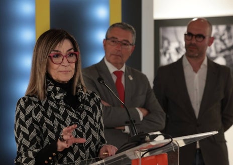 Imagen secundaria 1 - Diferentes momentos de la presentación, ayer en la sala 005 de La Térmica. 