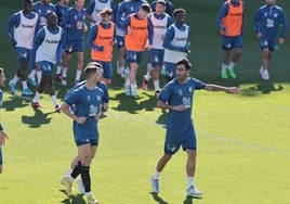 Escassi, a la derecha, en el entrenamiento de este jueves.