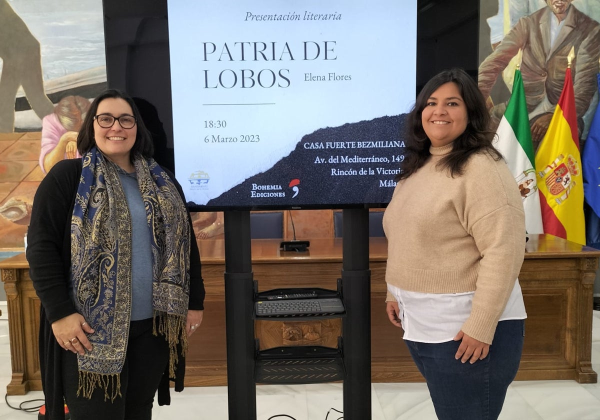 Acto de presentación de la obra literaria en el salón de plenos rinconero.