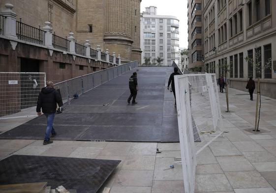 Rampa que se instala en la calle Postigo de los Abades desde el año 2019.