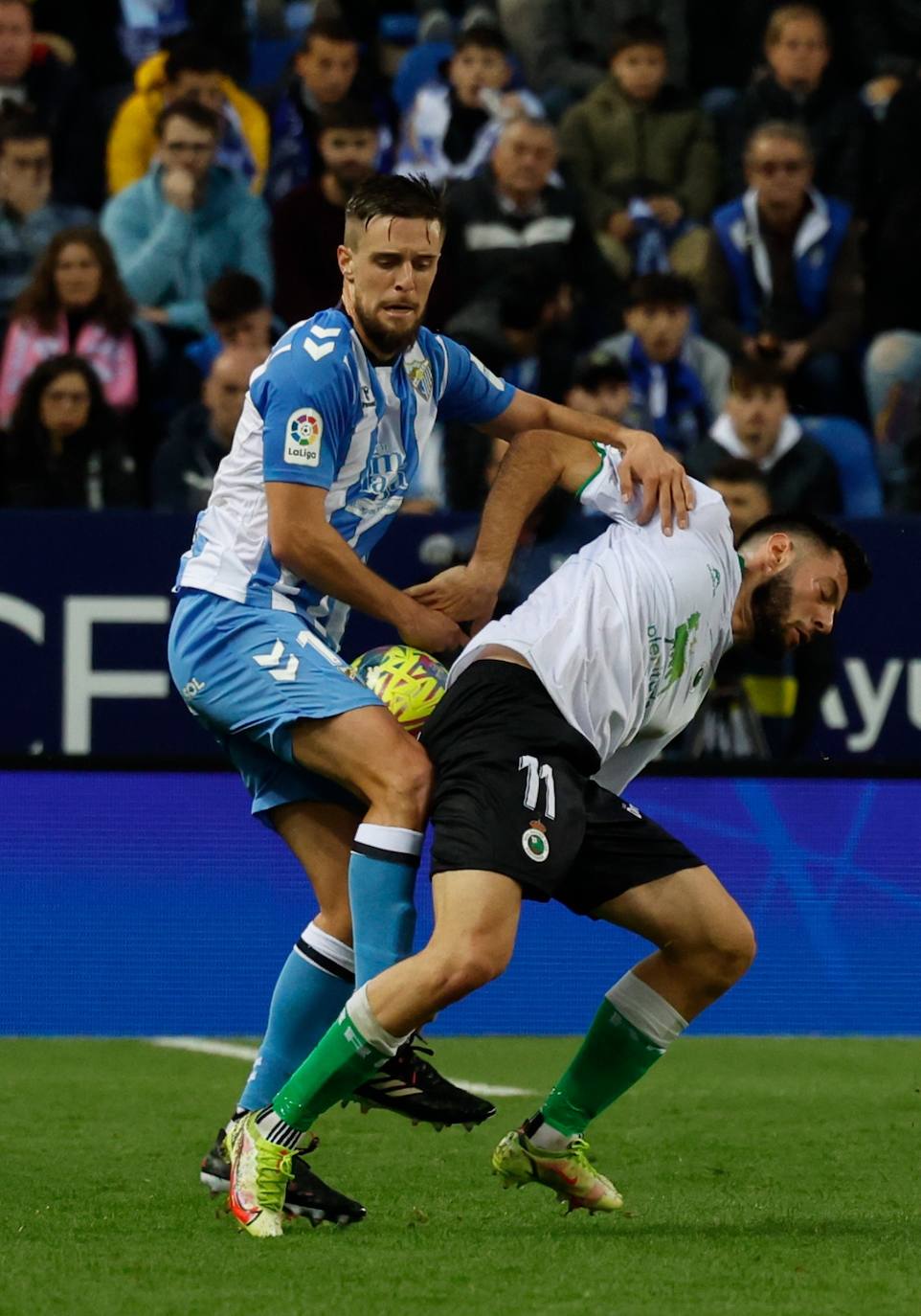 La derrota del Málaga ante el Racing, en imágenes