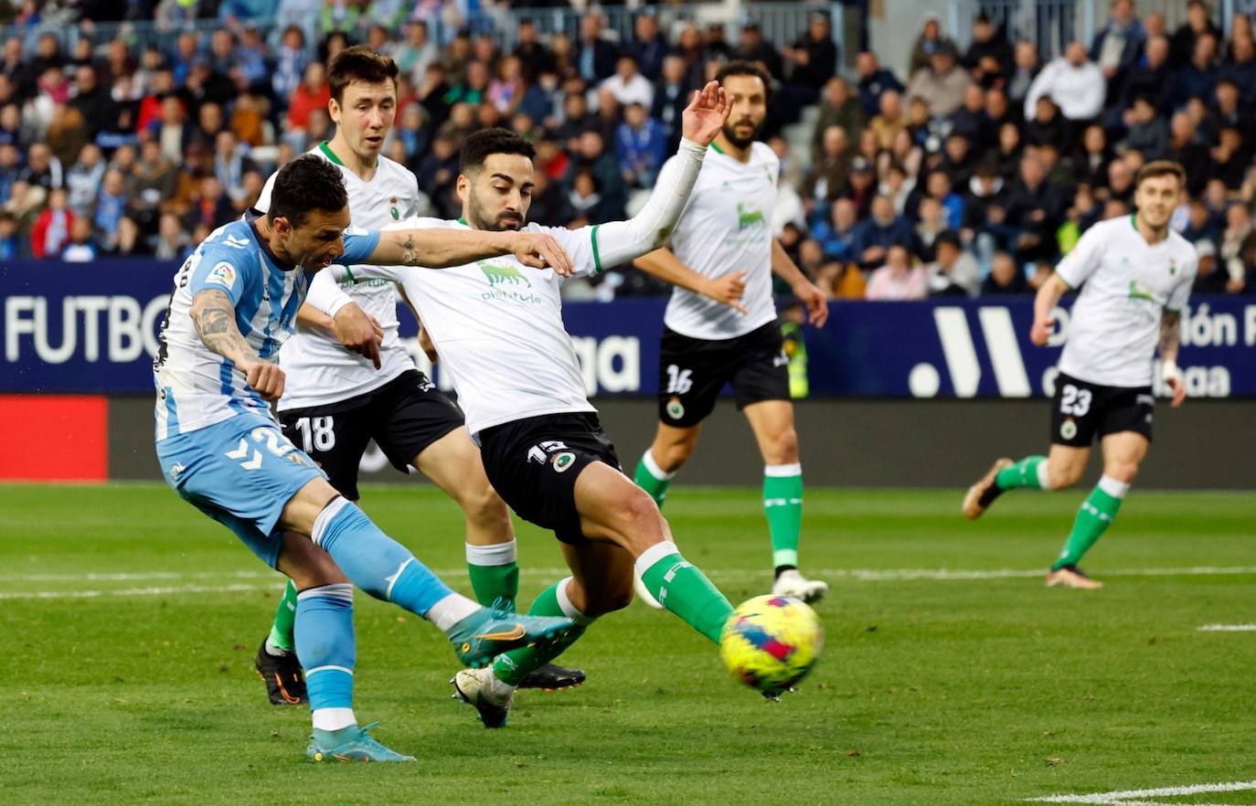 La derrota del Málaga ante el Racing, en imágenes