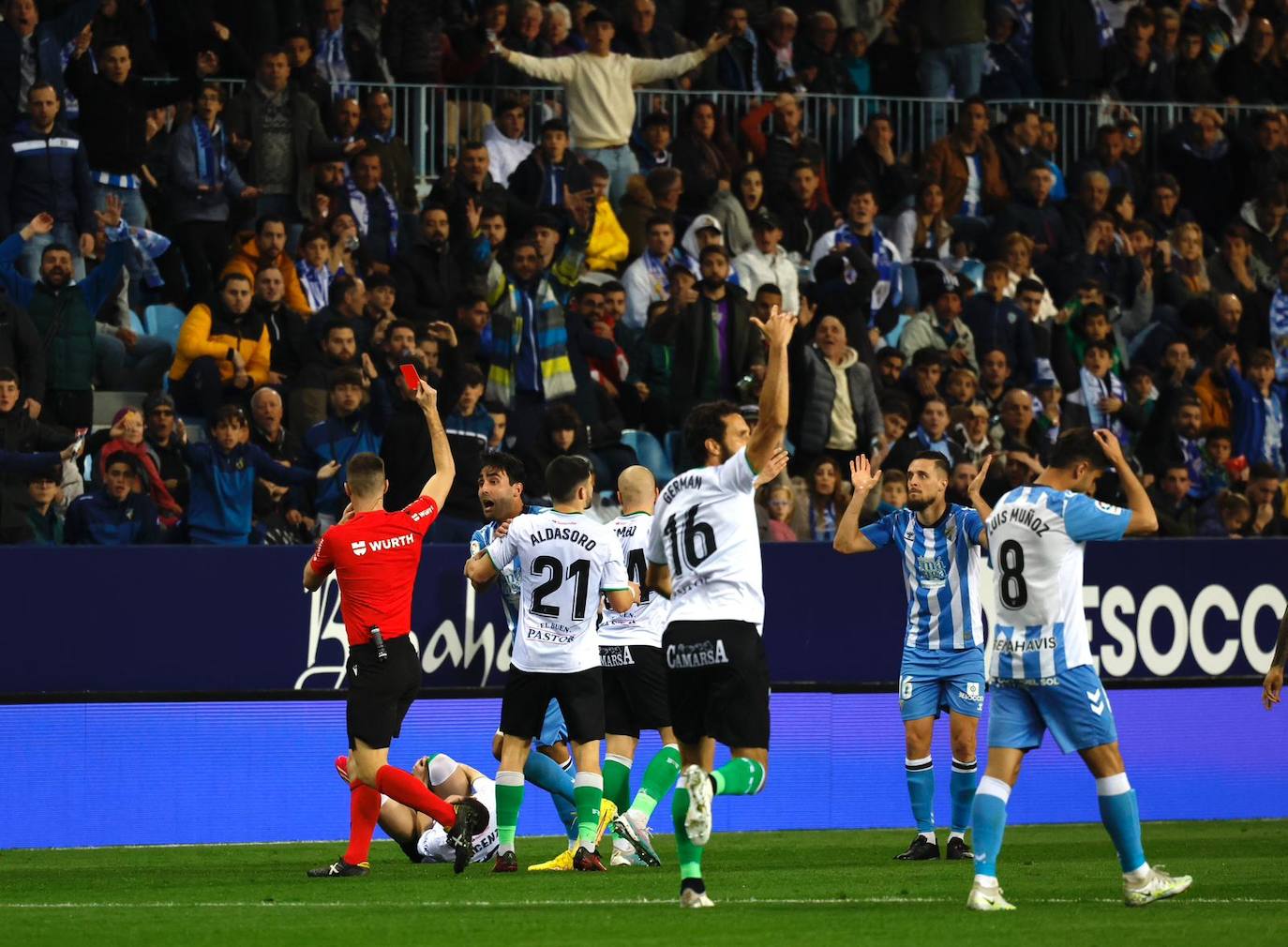 La derrota del Málaga ante el Racing, en imágenes